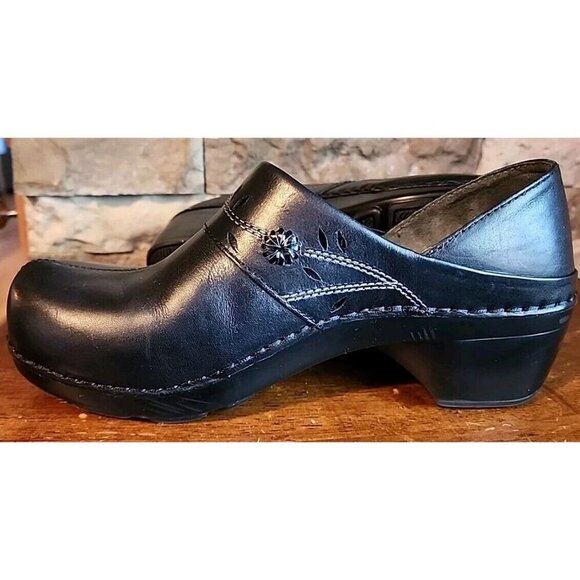 Dansko Nursing Shoe Women's Black Leather Clogs Size US 9/39 Lightly Worn - Picture 9 of 9